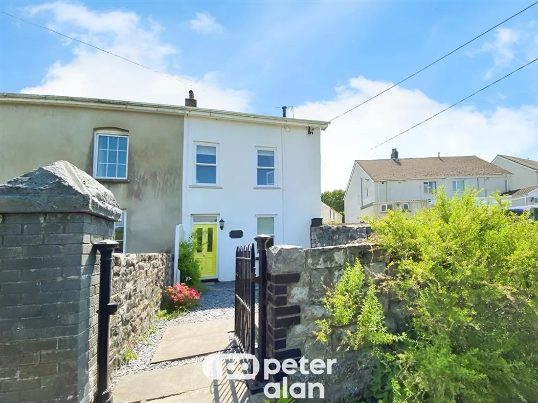 House Chapel Road in Penderyn