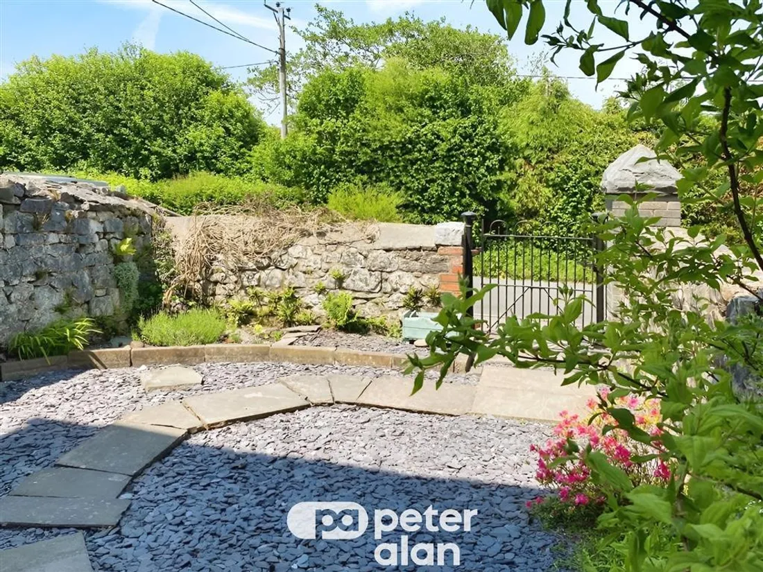 House Chapel Road in Penderyn