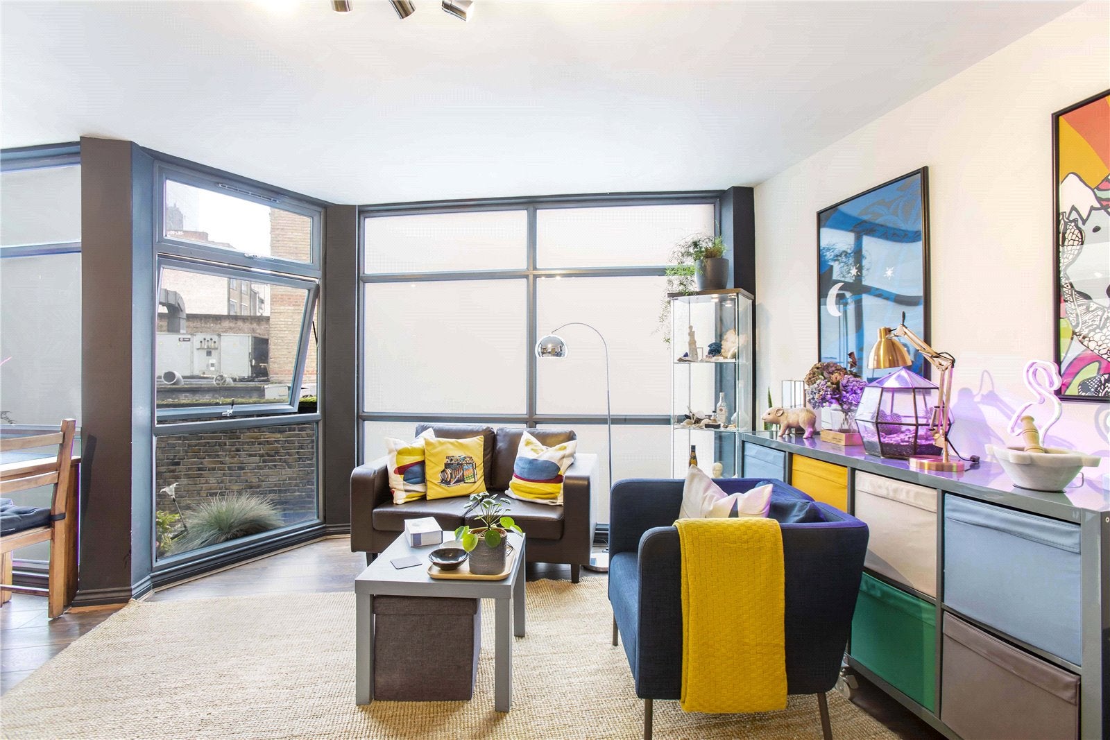 Flat Gunthorpe Street in Greater London