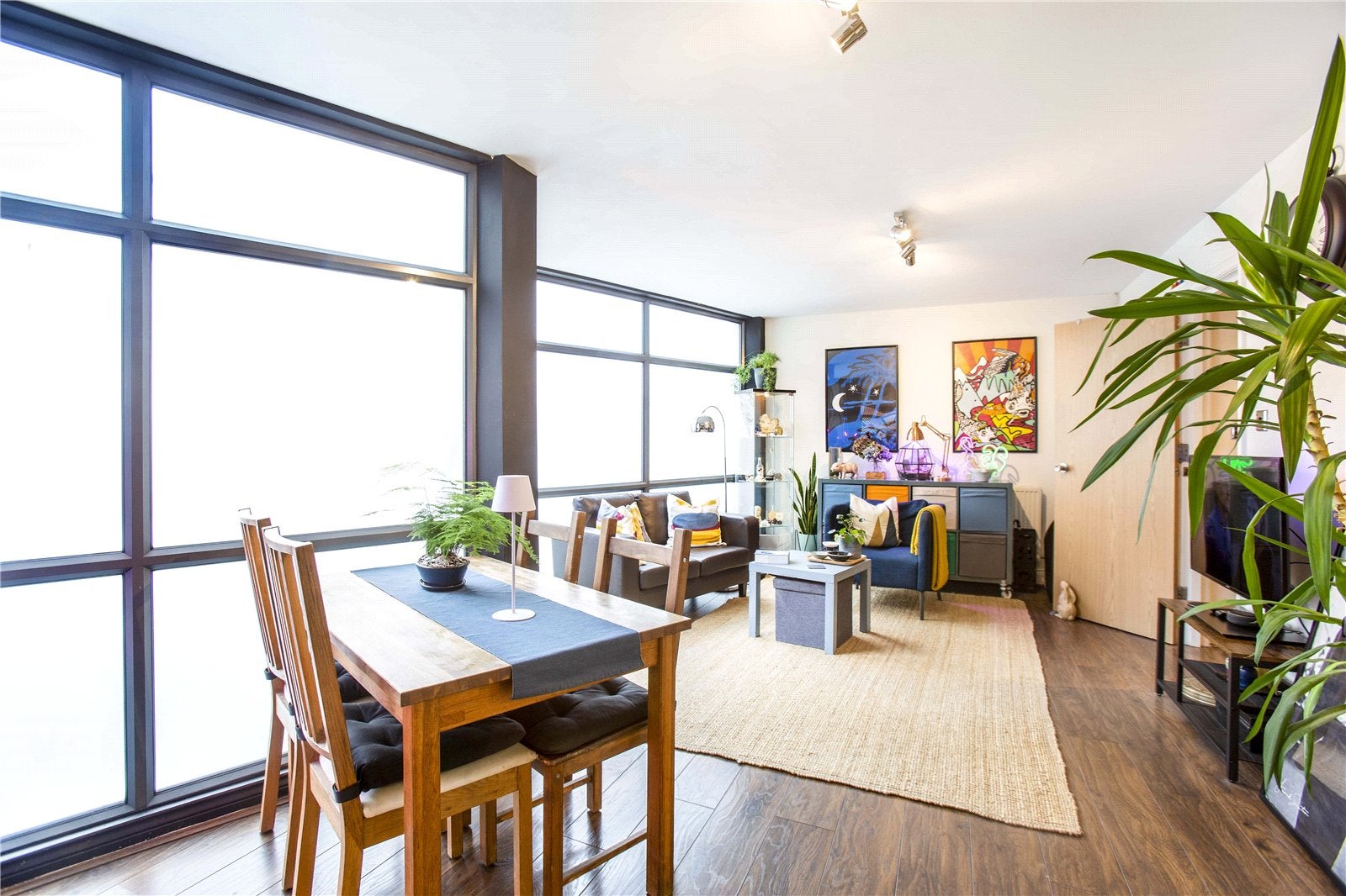 Flat Gunthorpe Street in Greater London
