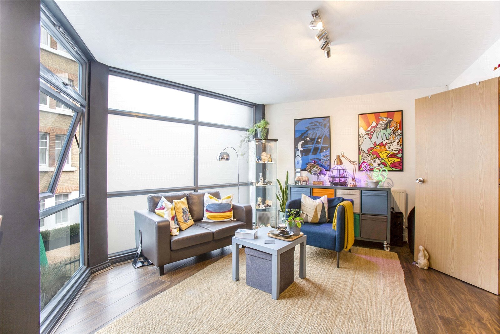 Flat Gunthorpe Street in Greater London