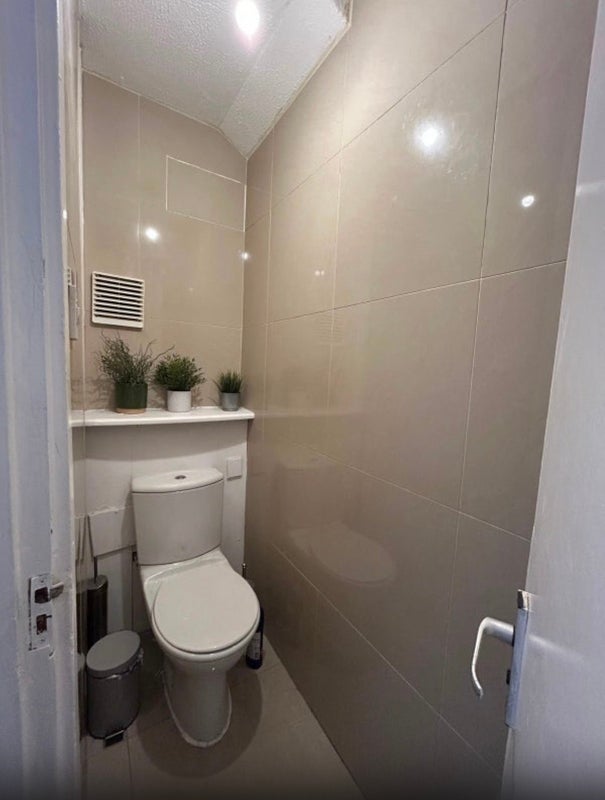 Room Peerless Street in Greater London