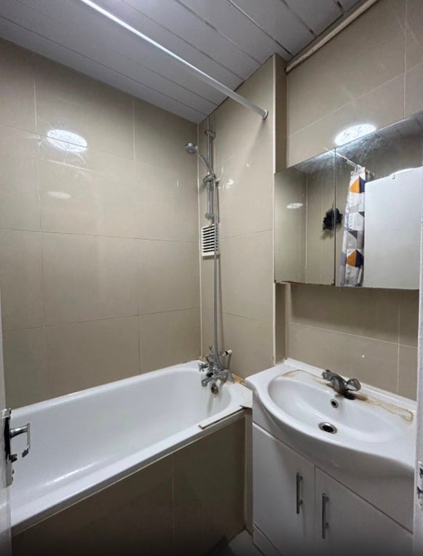 Room Peerless Street in Greater London