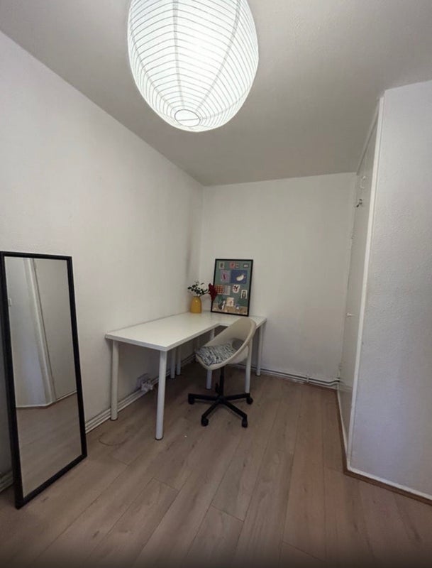 Room Peerless Street in Greater London
