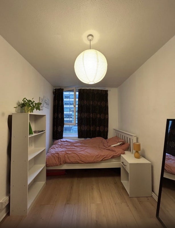 Room Peerless Street in Greater London