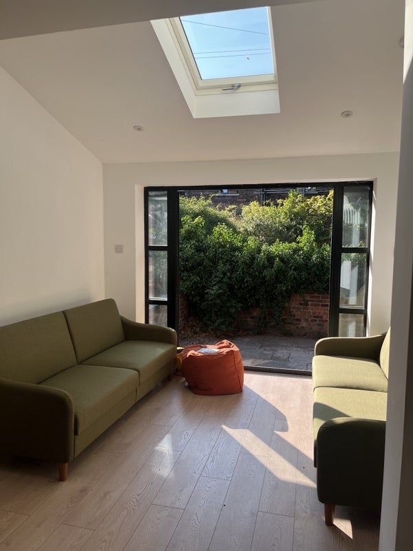 Room Clifton Road in Manchester