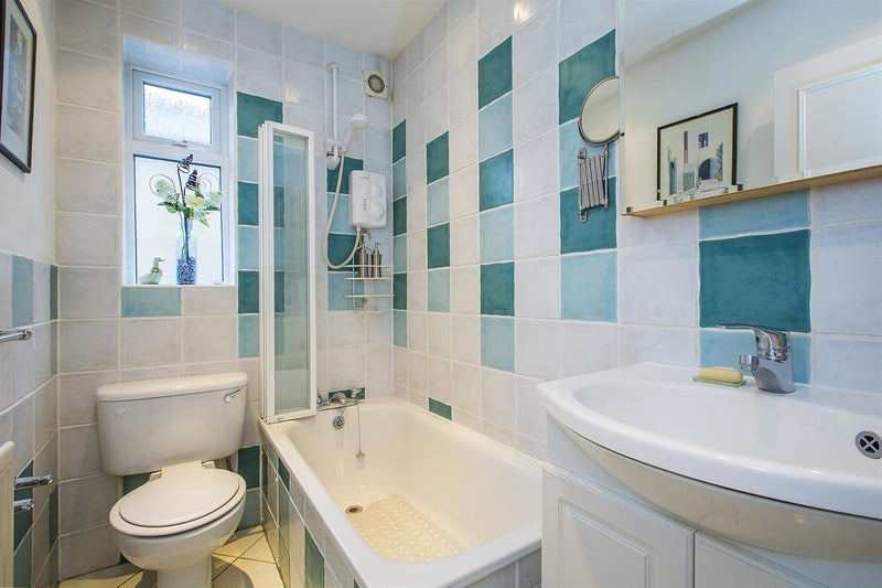 Room Rowallan Road in Greater London