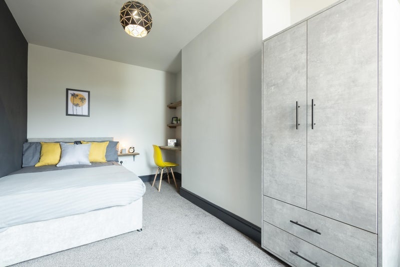 Room Pontefract Road in Wakefield