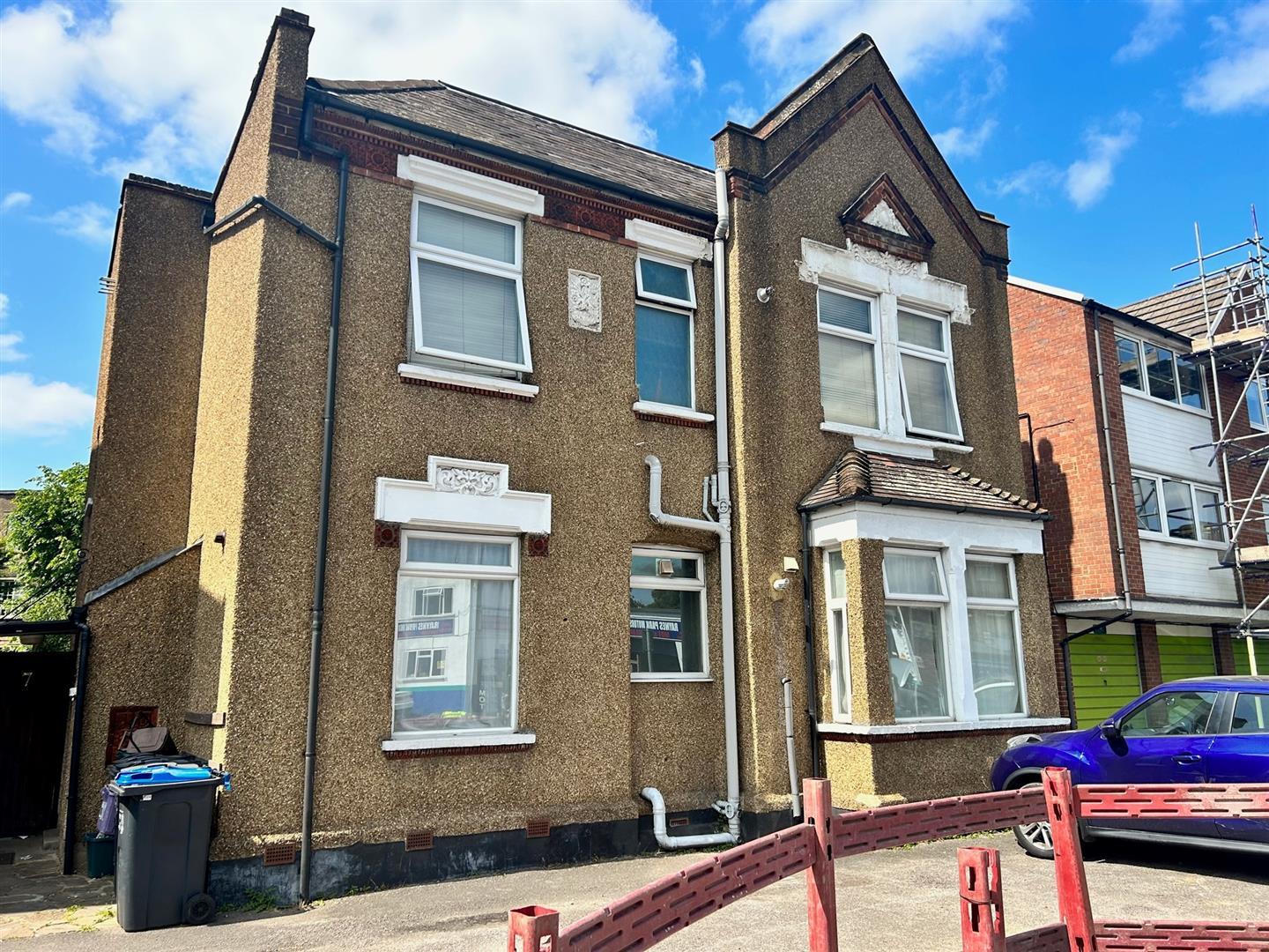Flat Pepys Road in Greater London