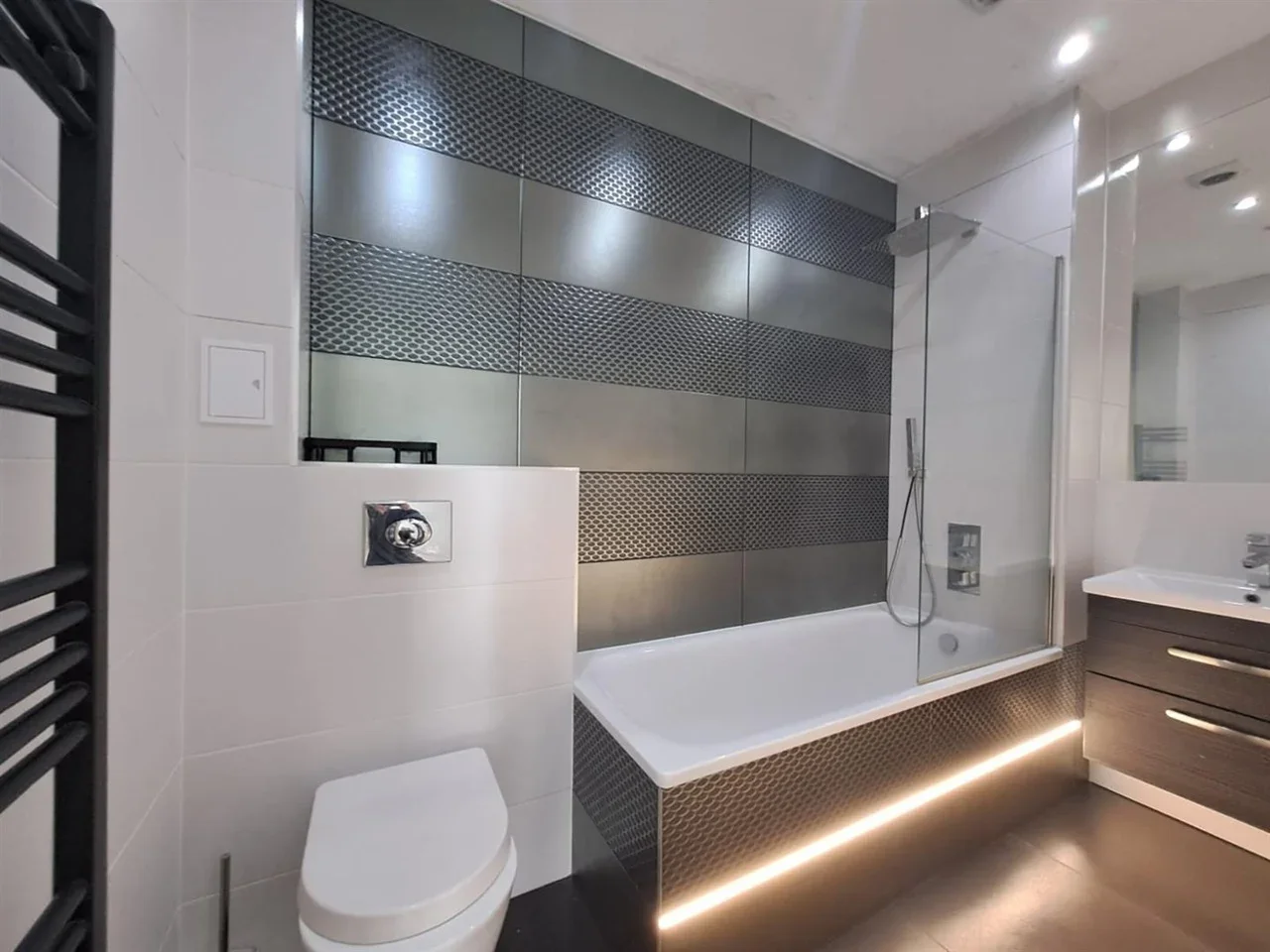 Flat Welbeck Road in Greater London