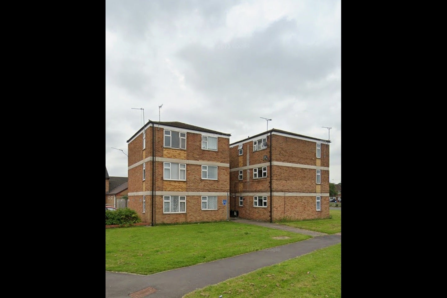 Flat Queens Drive in Swindon
