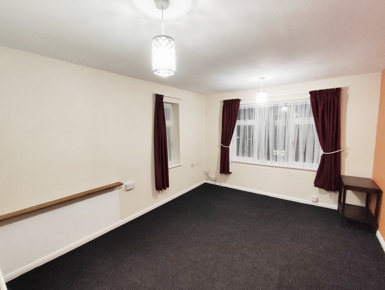 Flat Queens Drive in Swindon