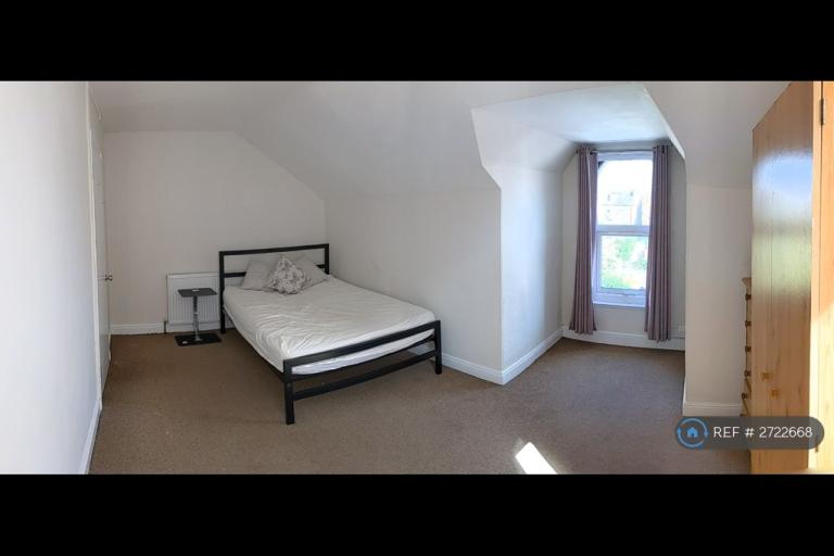 Room Mayo Road in Nottingham