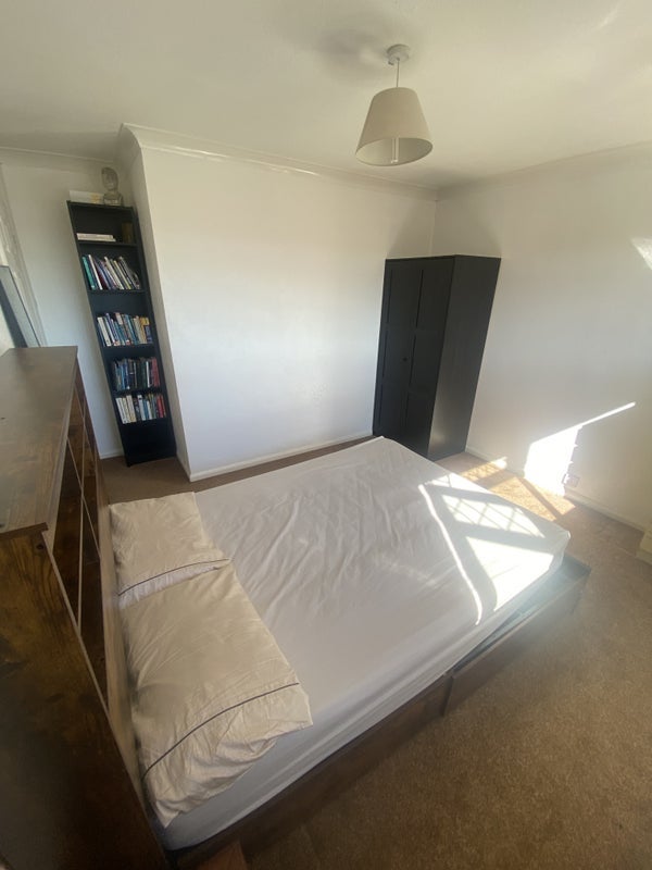 Room Neville Road in Bristol