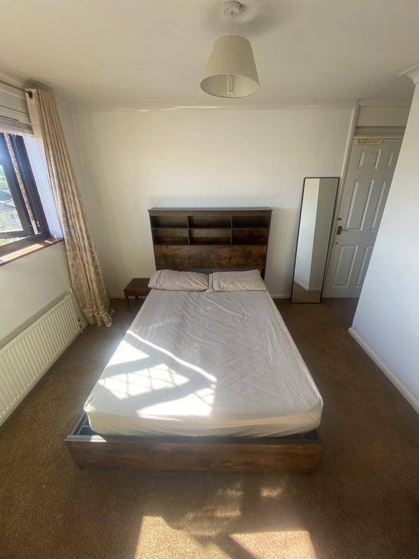 Room Neville Road in Bristol