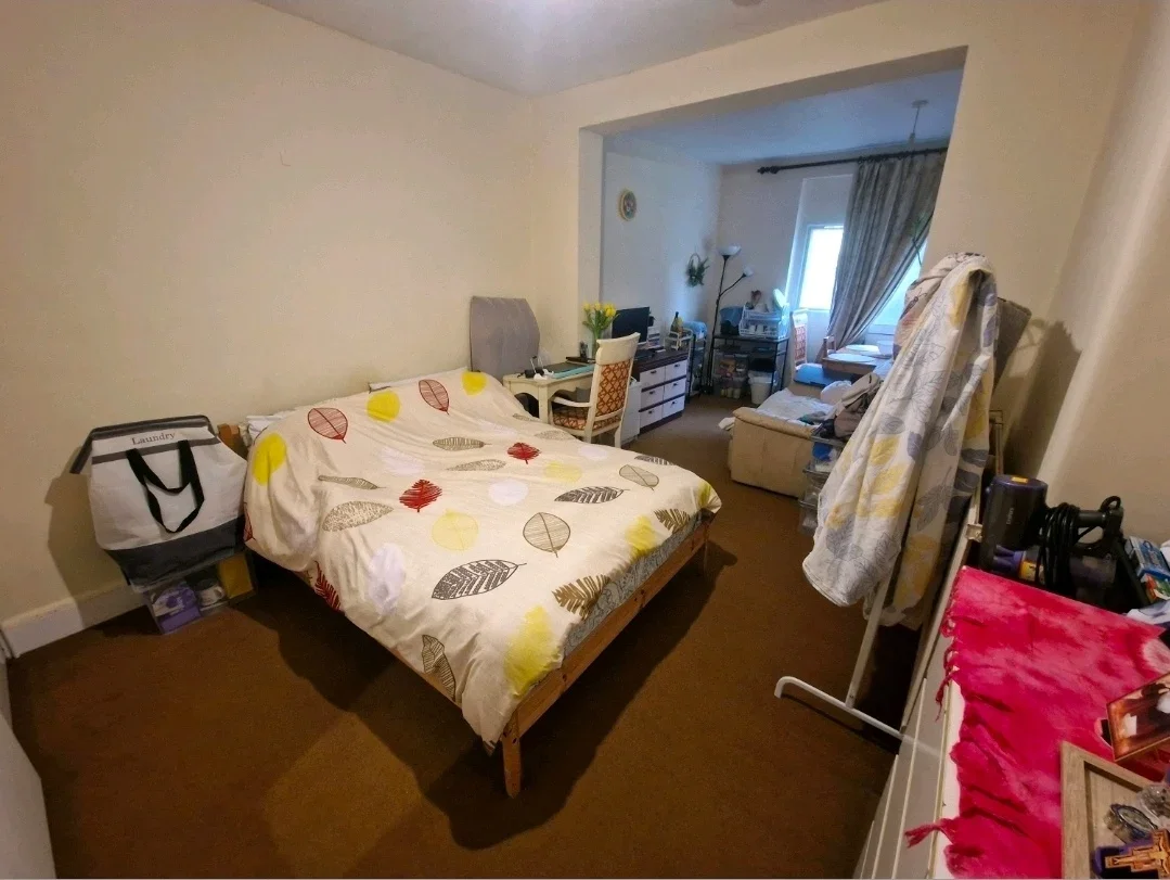 Room Courtfield Avenue in Greater London