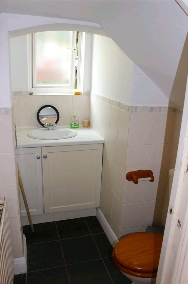 Room Courtfield Avenue in Greater London