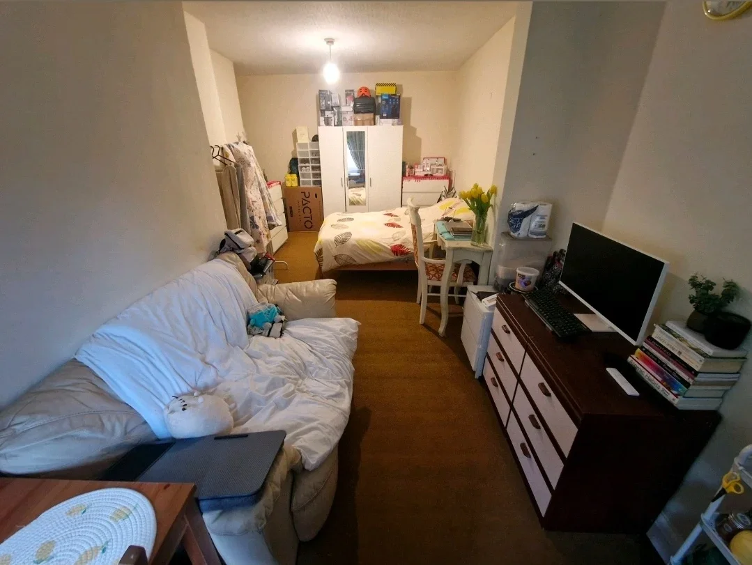 Room Courtfield Avenue in Greater London