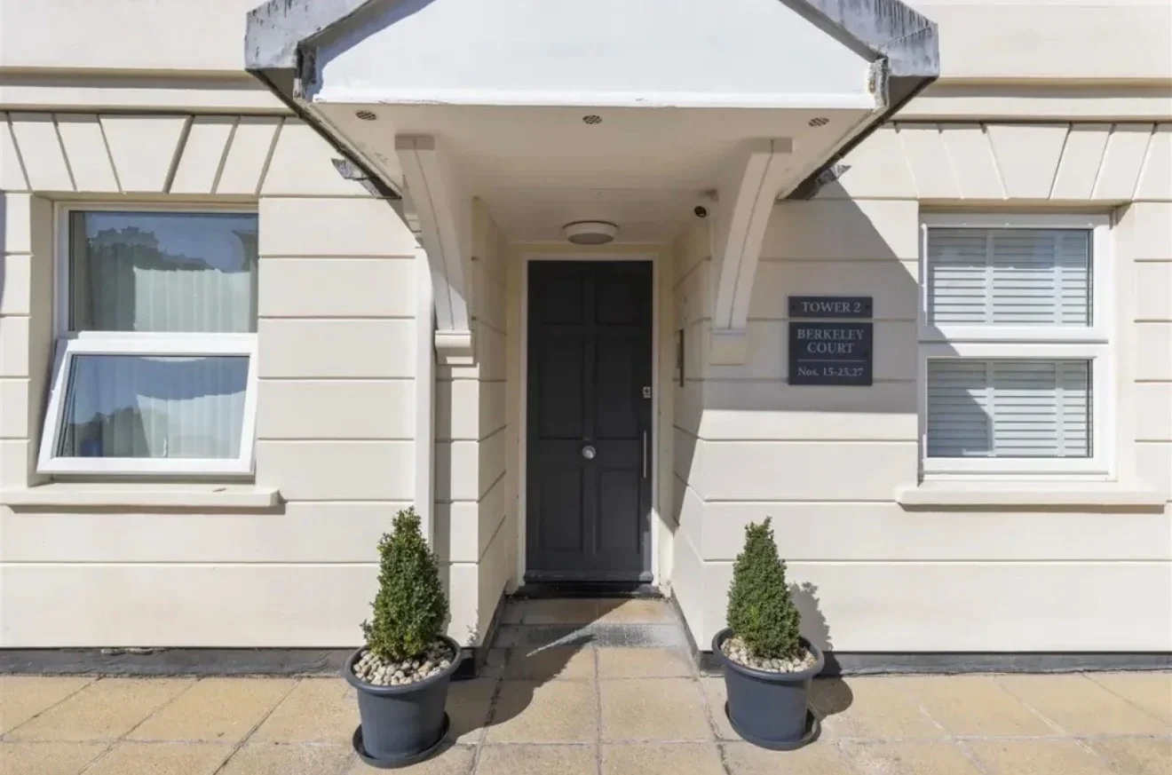 Flat Wilmington Square in Eastbourne