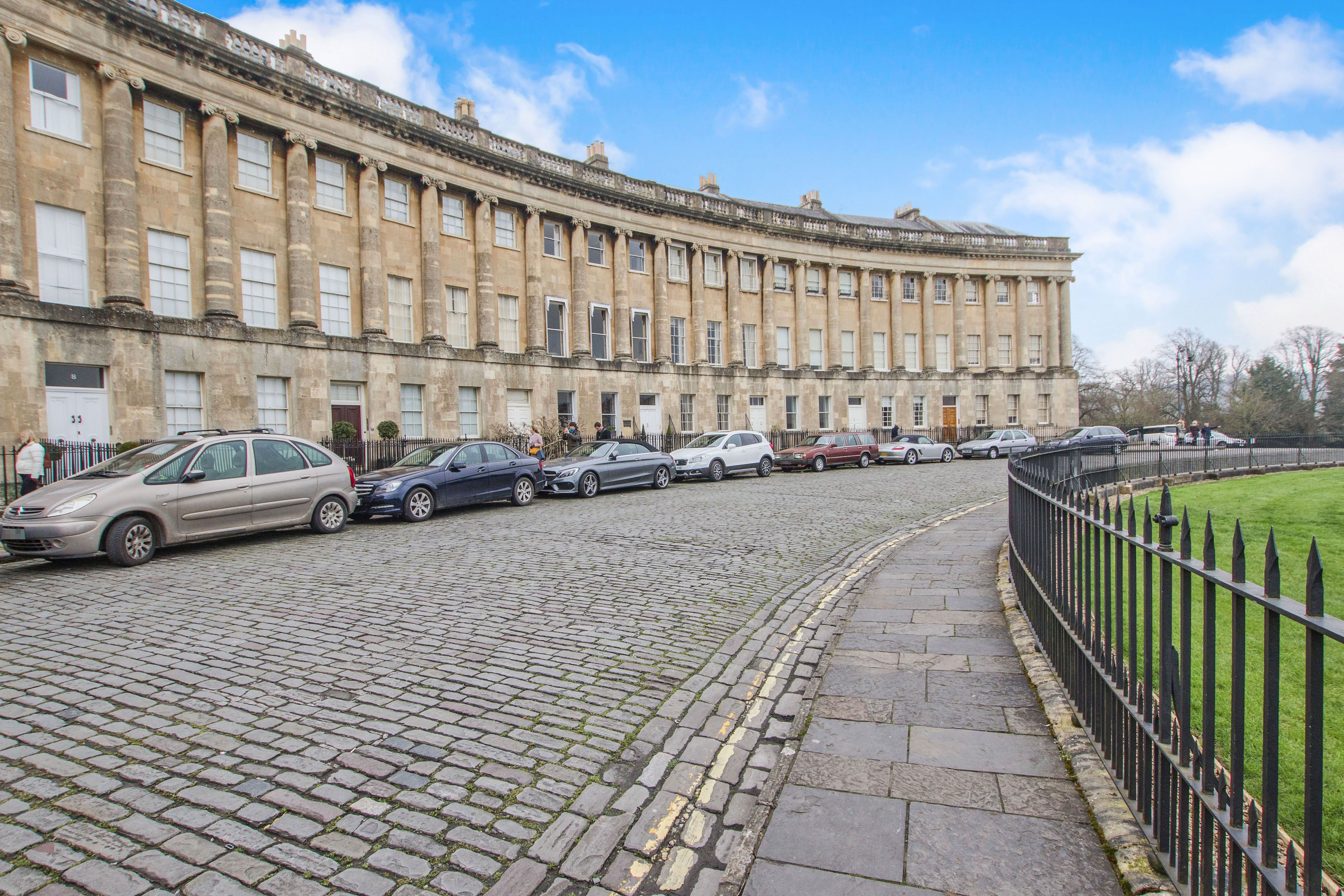 Flat Royal Crescent in Bath