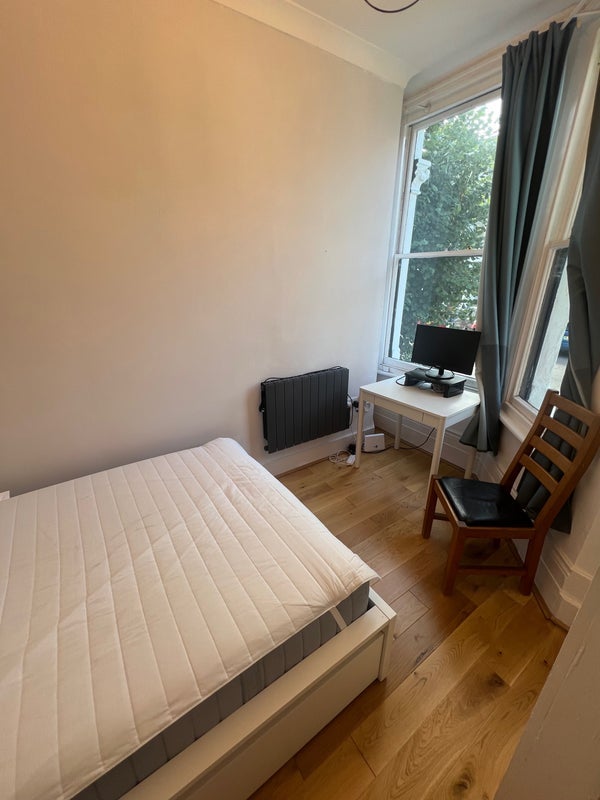 Room Edith Road in Greater London