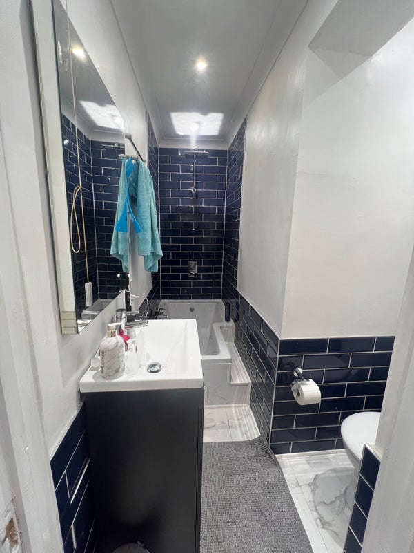 Room Edith Road in Greater London
