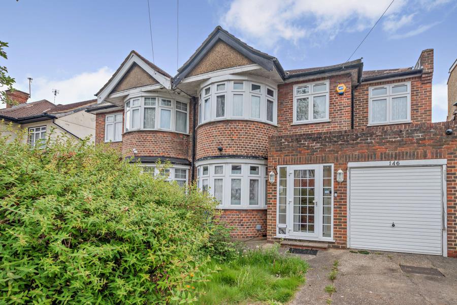 House Cannonbury Avenue in Greater London