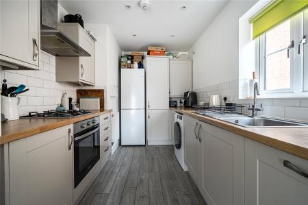 Flat Rowles Close in Kennington