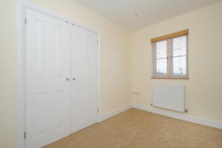 Flat Rowles Close in Kennington