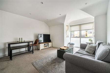 Flat Rowles Close in Kennington