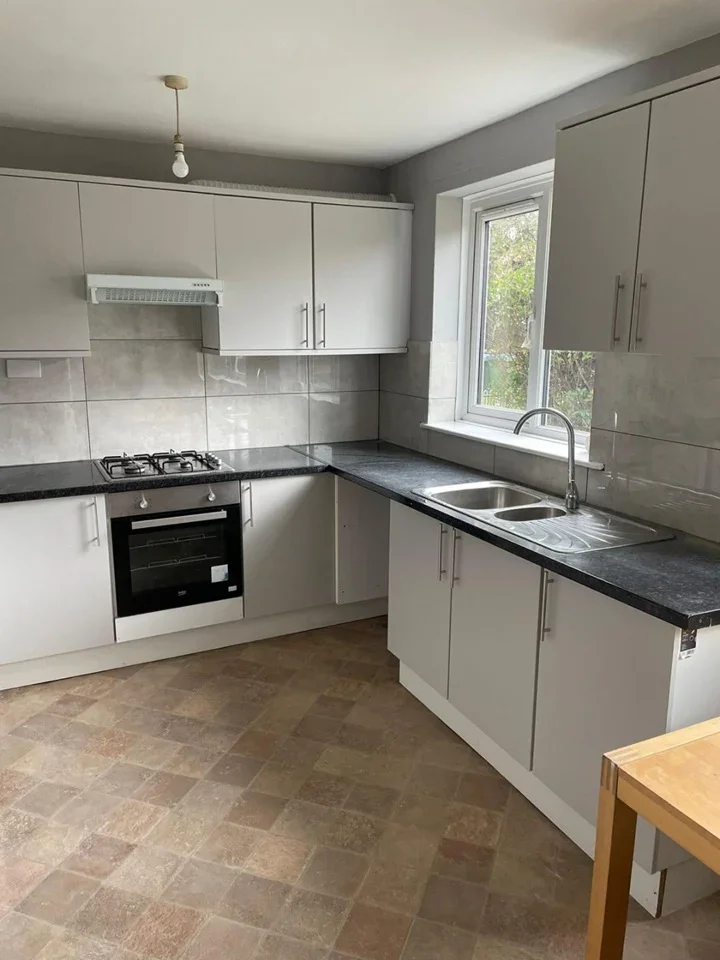 Room Boxgrove Road in Greater London