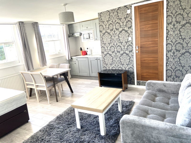 Flat Old Brompton Road in Greater London