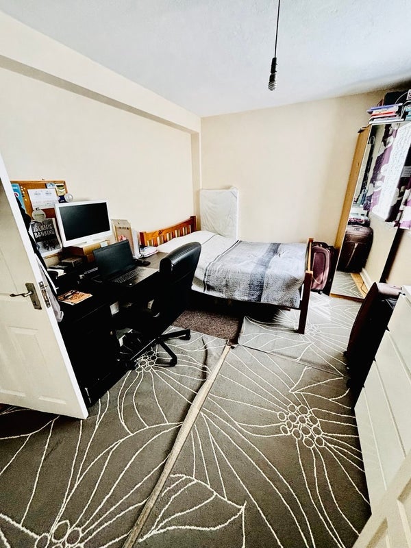 Room Gill Street in Greater London