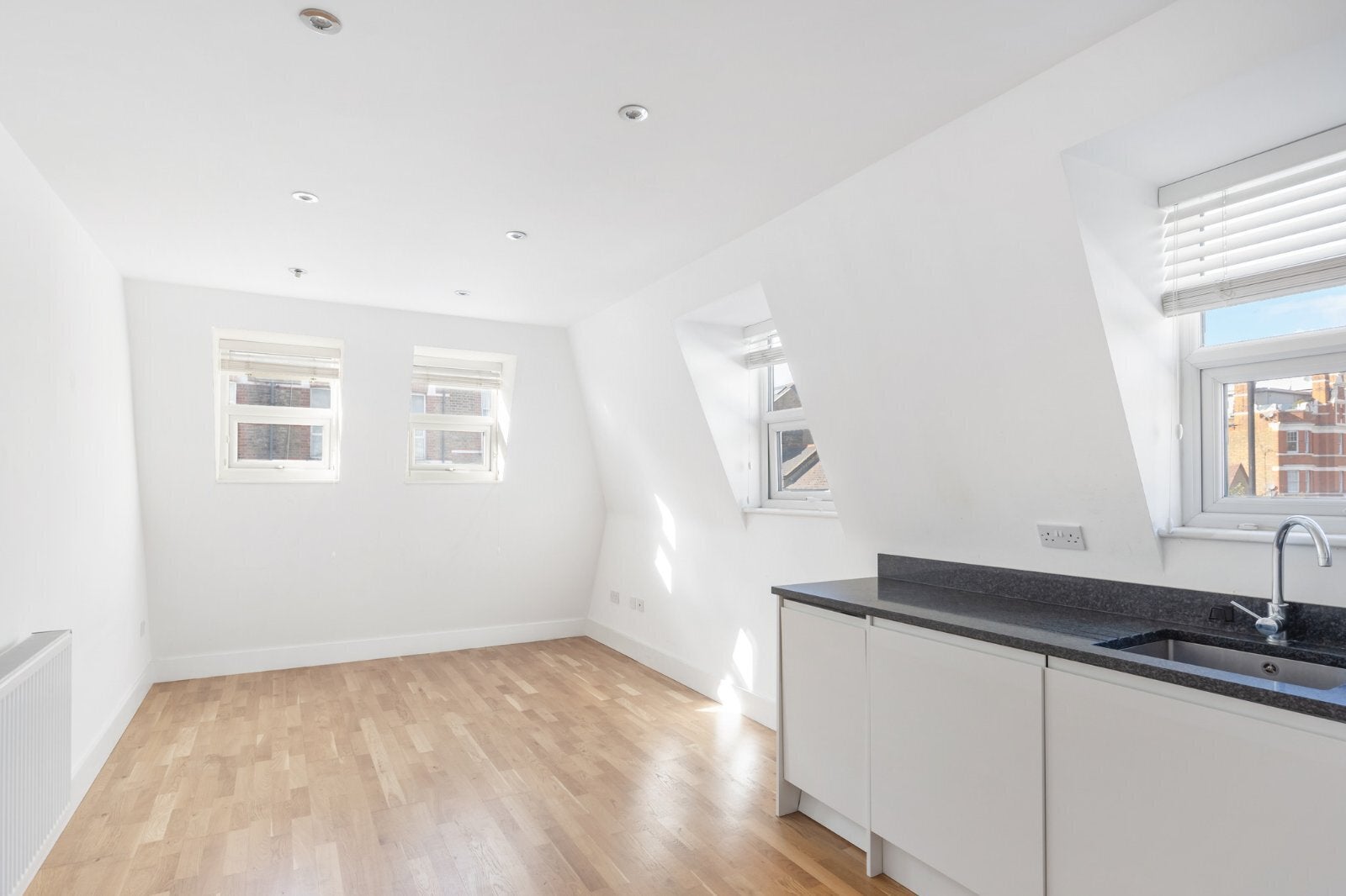Flat Trinity Road in Greater London