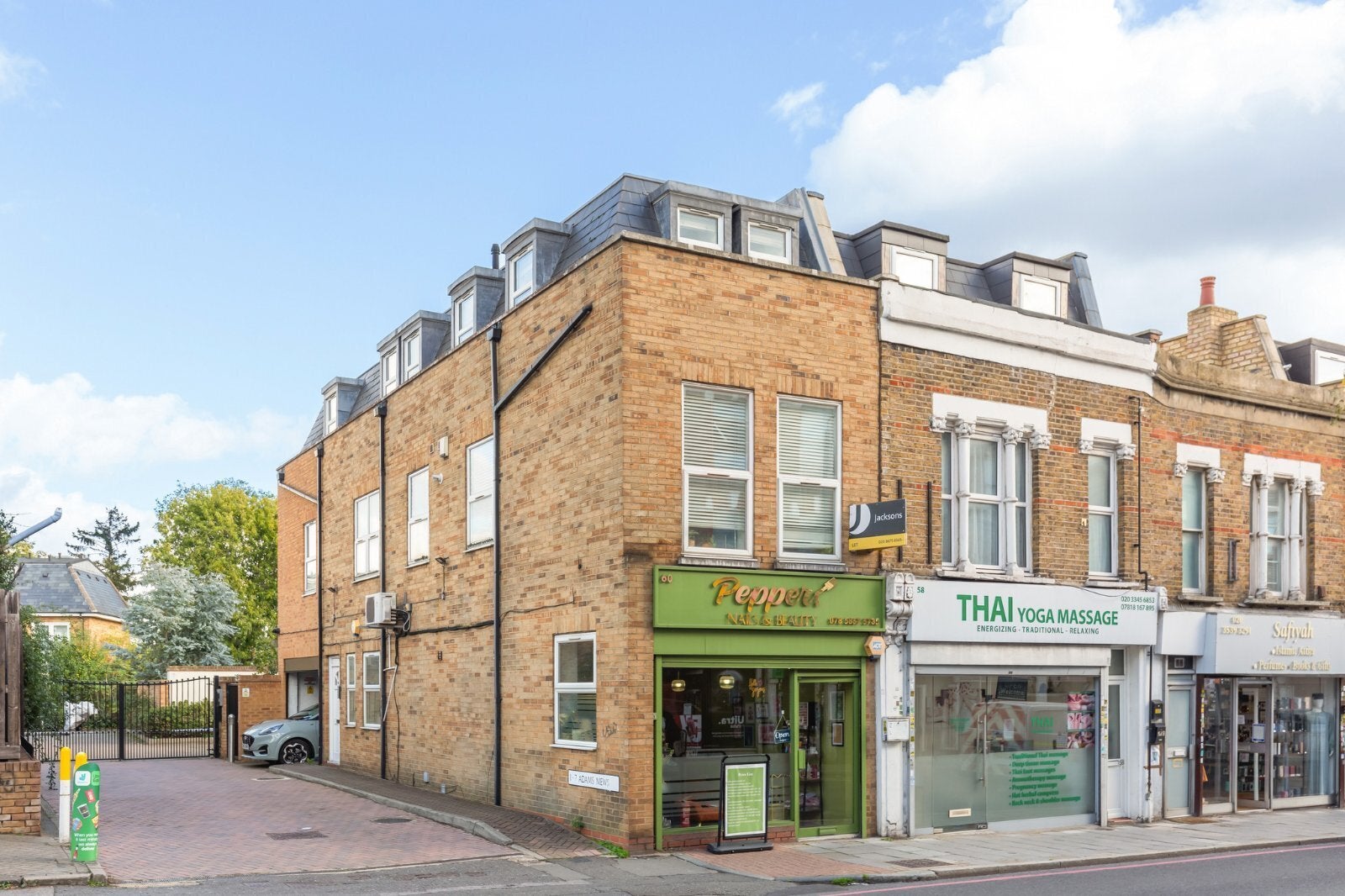Flat Trinity Road in Greater London
