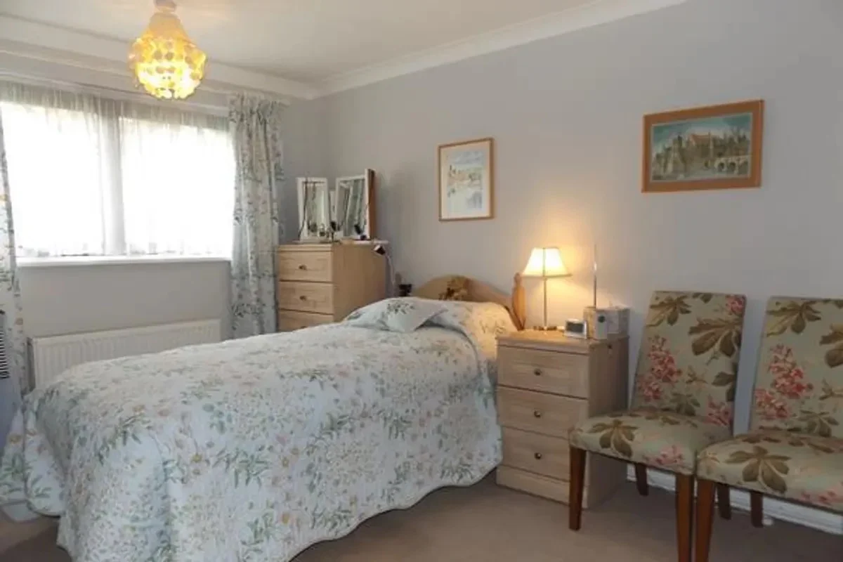 Flat Greenacres in Greater London