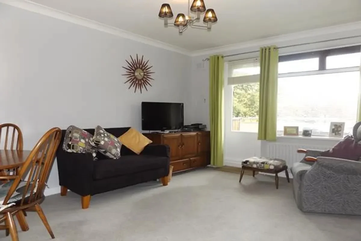 Flat Greenacres in Greater London