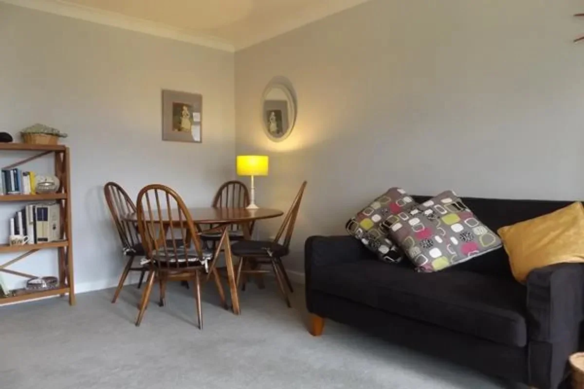 Flat Greenacres in Greater London