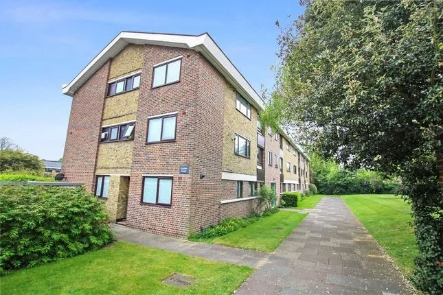 Flat Greenacres in Greater London
