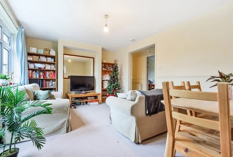 Flat Earlsfield Road in Greater London