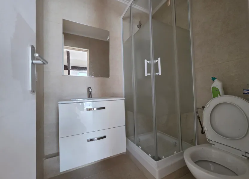 Room Traverse de la Colline in Cannes