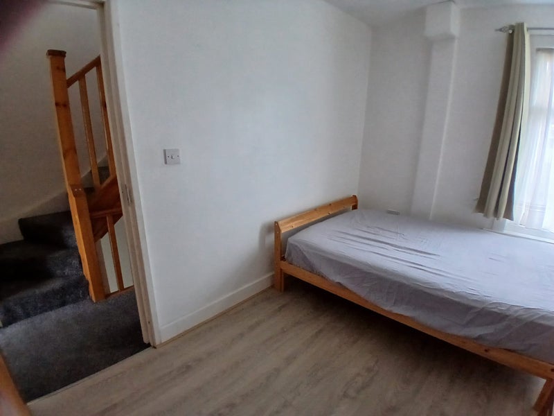 Room Desford Road in Greater London