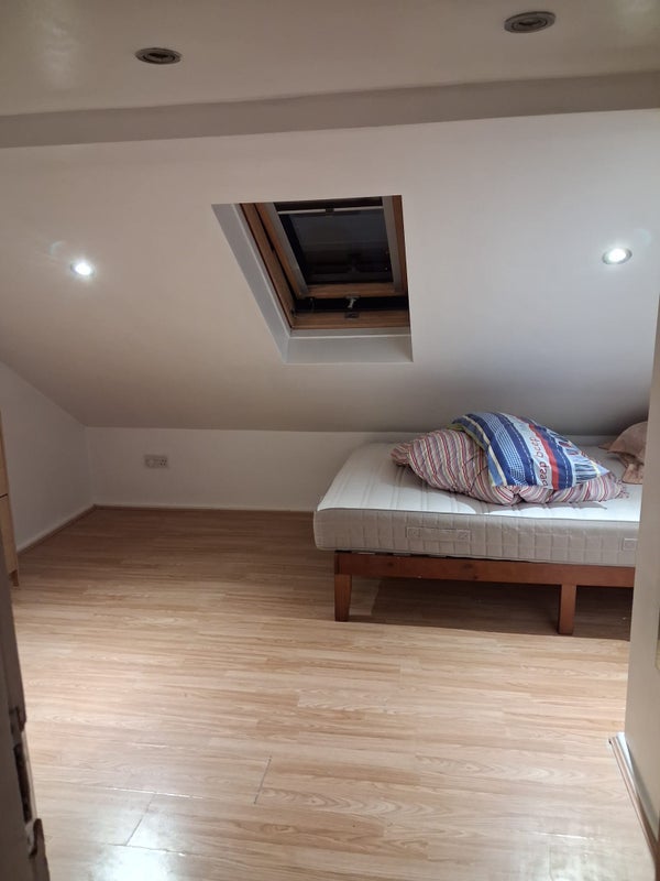Room Desford Road in Greater London