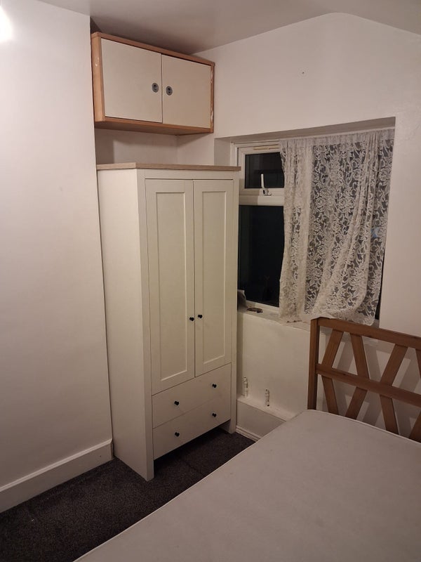 Room Desford Road in Greater London