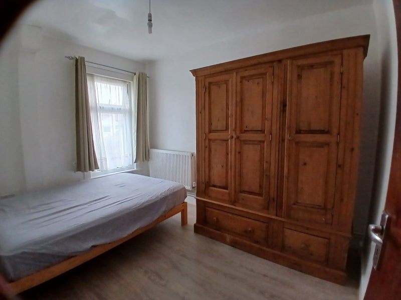 Room Desford Road in Greater London