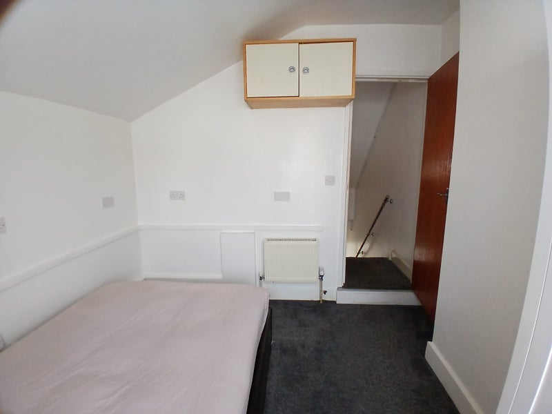 Room Desford Road in Greater London