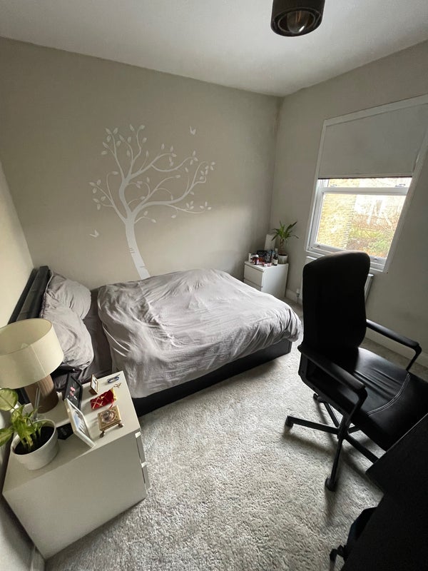 Room Mauleverer Road in Greater London