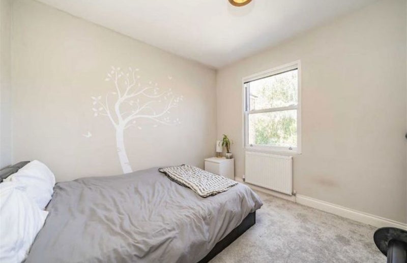 Room Mauleverer Road in Greater London