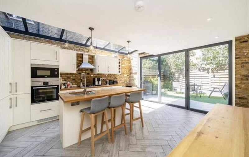 Room Mauleverer Road in Greater London