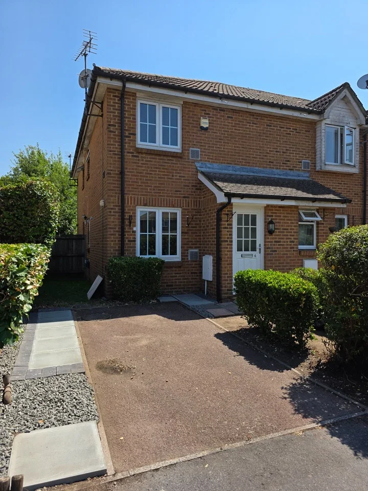 House Oaks Road in Borough of Spelthorne
